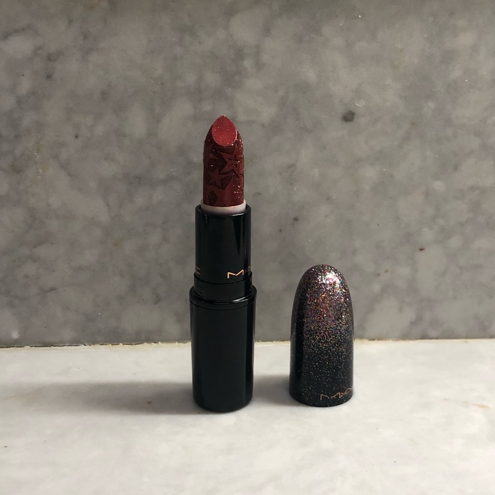 MAC Walk of Flame Kissing Stars Lipstick (soldout)